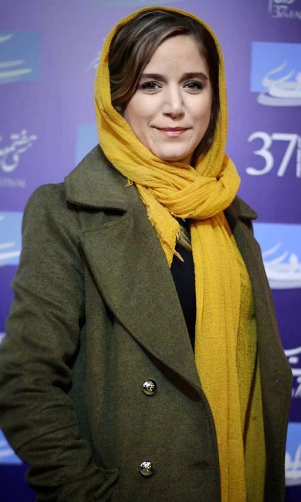 ستاره پسیانی با شال زرد در روز پنجم سی و هفتمین جشنواره فیلم فجر